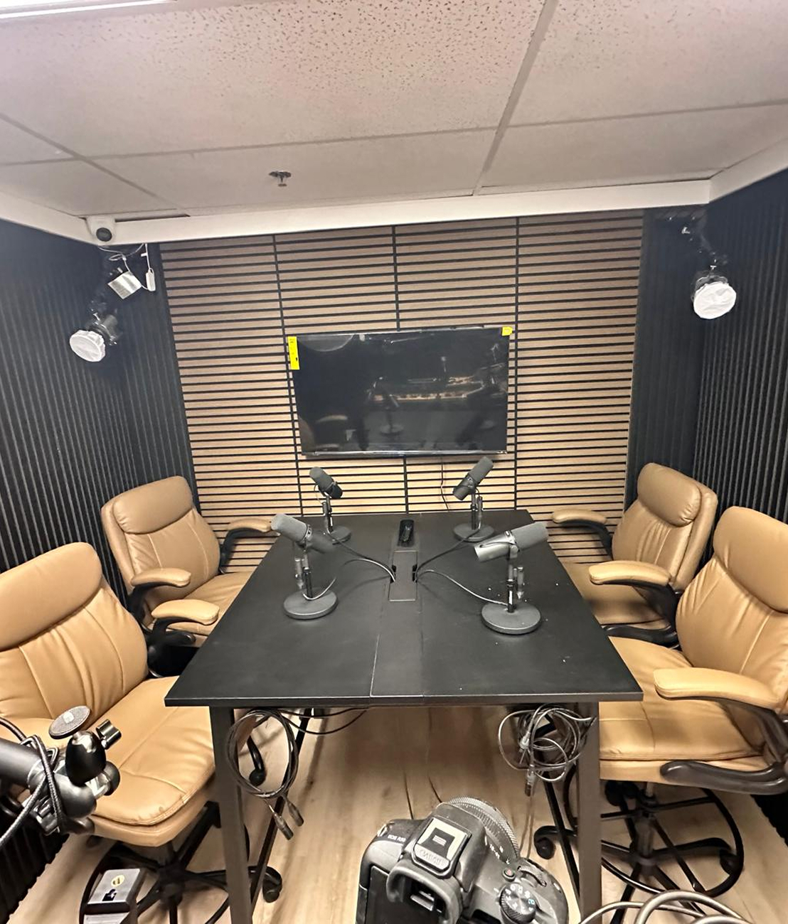 Blue-light conversation setup with microphones